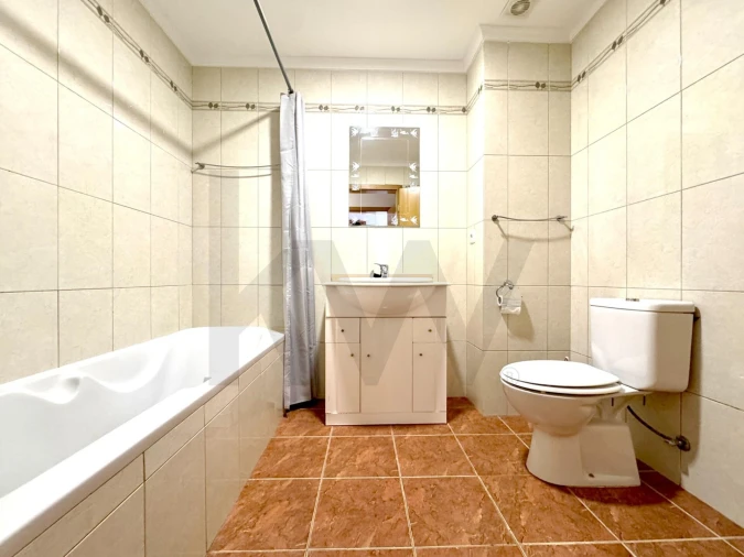 Apartamento T2 para Arrendamento em Caniço Foto 13