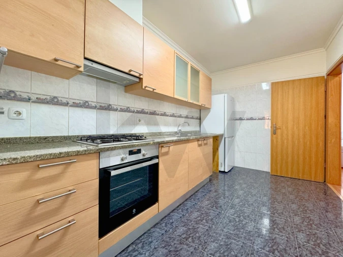 Apartamento T2 para Arrendamento em Caniço Foto 9