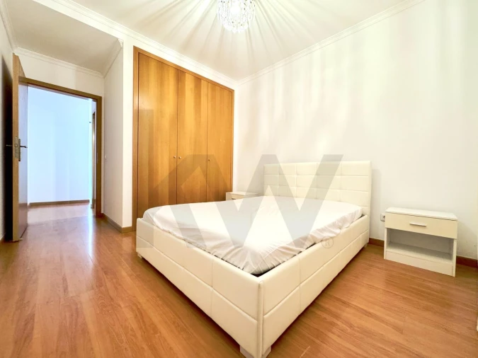 Apartamento T2 para Arrendamento em Caniço Foto 16