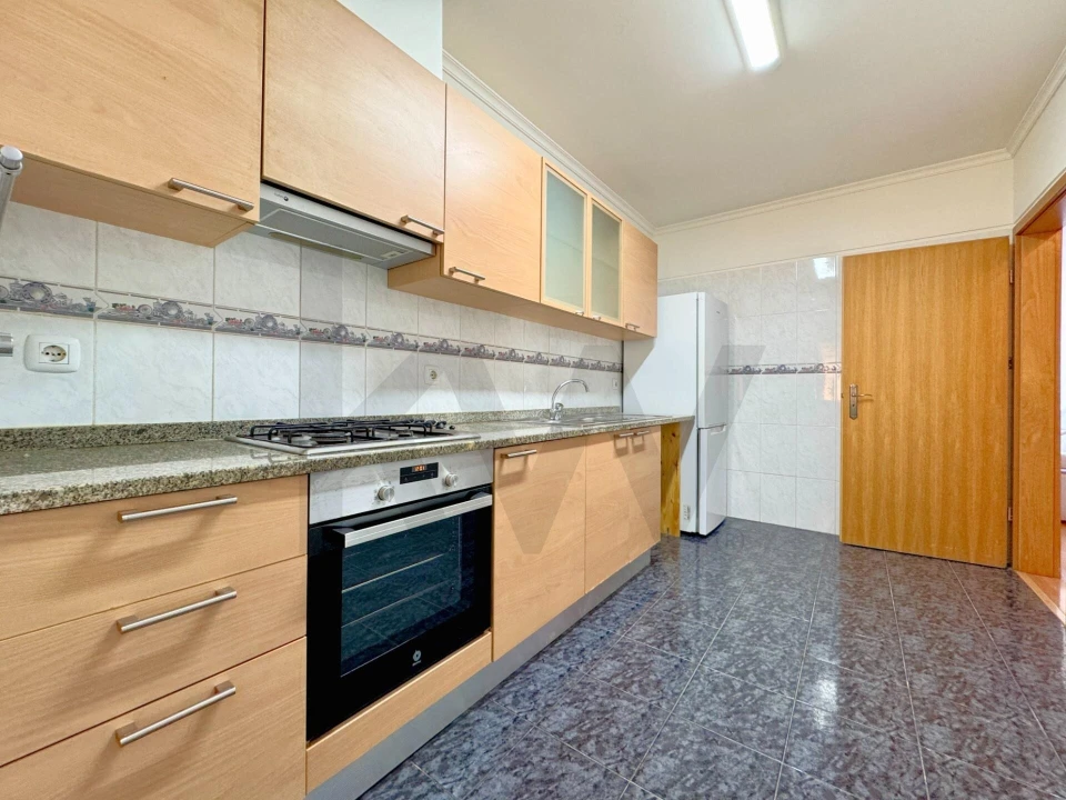 Apartamento T2 para Arrendamento em Caniço Foto 9