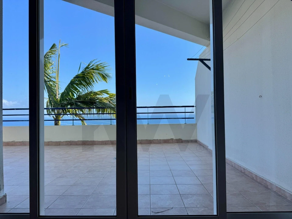 Apartamento T2 para Arrendamento em Caniço Foto 4