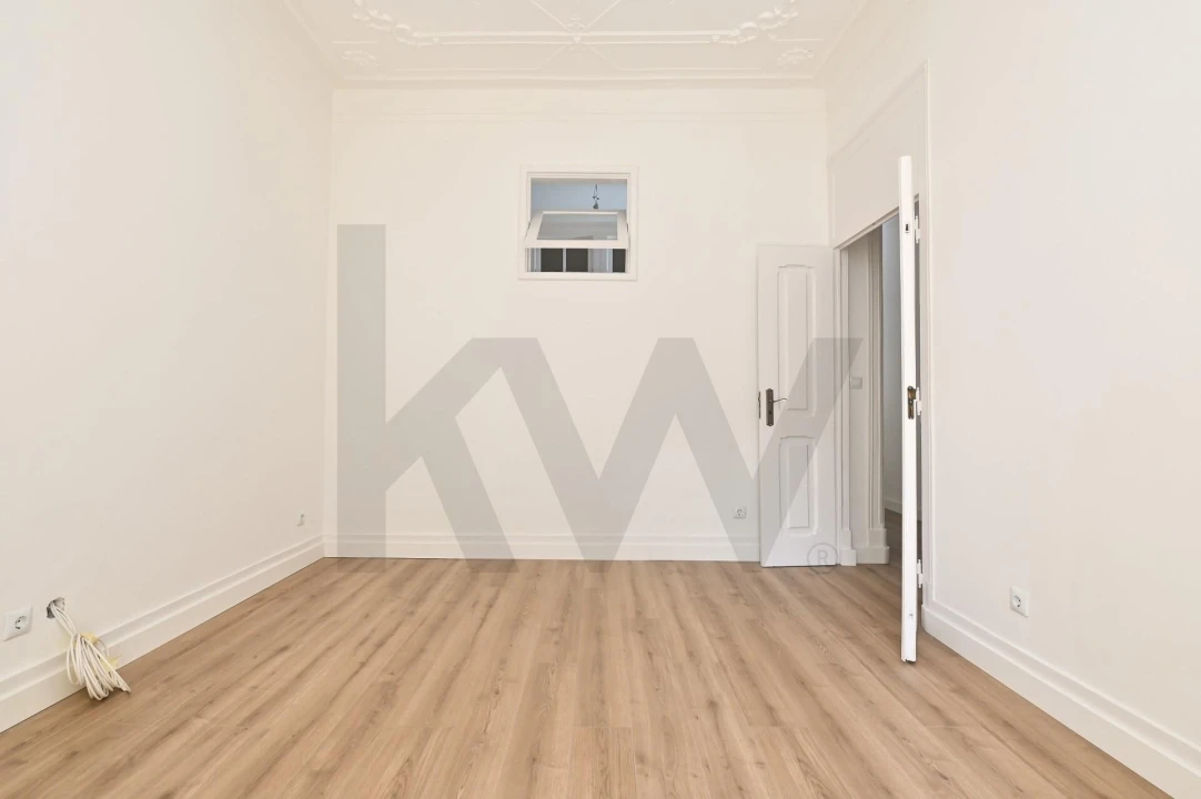 Apartamento T5 para Arrendamento em Santo António Foto 11
