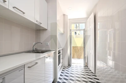 Apartamento T5 para Arrendamento em Santo António