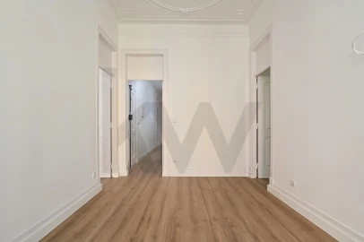 Apartamento T5 para Arrendamento em Santo António