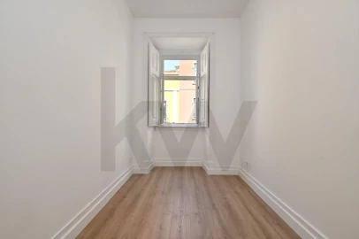 Apartamento T5 para Arrendamento em Santo António