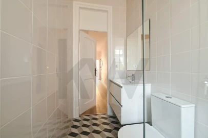 Apartamento T5 para Arrendamento em Santo António