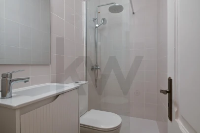 Apartamento T5 para Arrendamento em Santo António