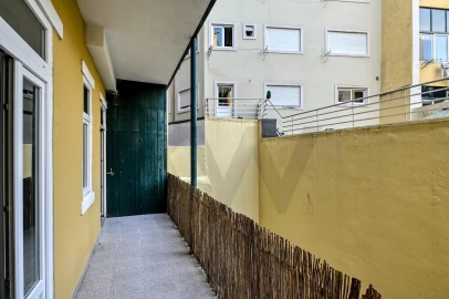 Apartamento T5 para Arrendamento em Santo António