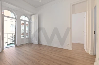 Apartamento T5 para Arrendamento em Santo António