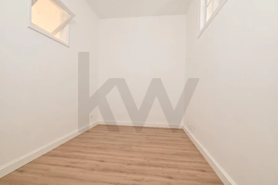 Apartamento T5 para Arrendamento em Santo António
