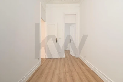 Apartamento T5 para Arrendamento em Santo António