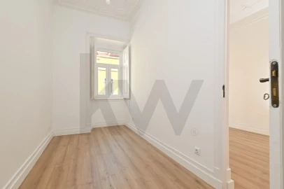 Apartamento T5 para Arrendamento em Santo António