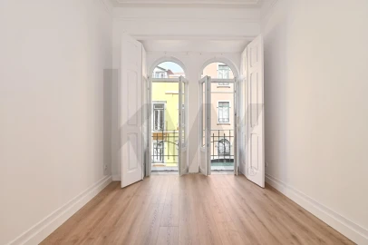 Apartamento T5 para Arrendamento em Santo António