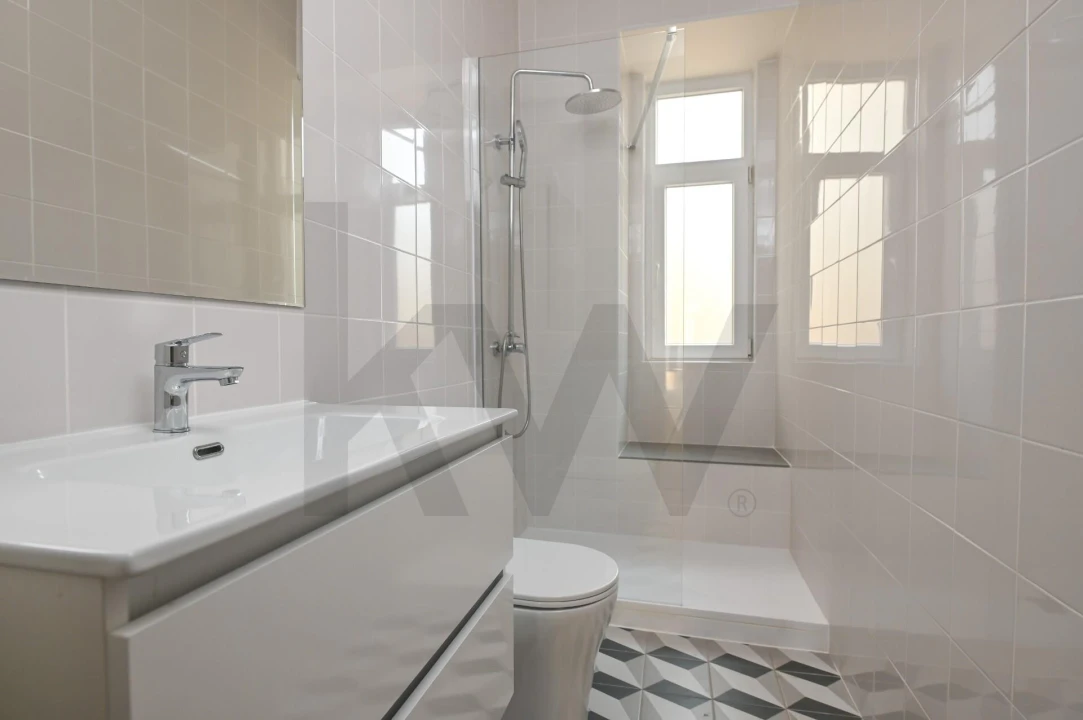 Apartamento T5 para Arrendamento em Santo António Foto 14