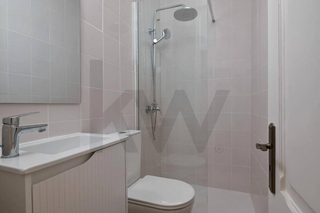 Apartamento T5 para Arrendamento em Santo António Foto 9