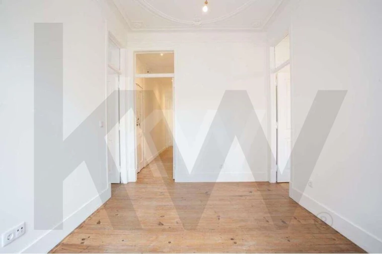 Apartamento T5 para Arrendamento em Santo António Foto 17