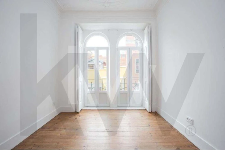 Apartamento T5 para Arrendamento em Santo António Foto 12