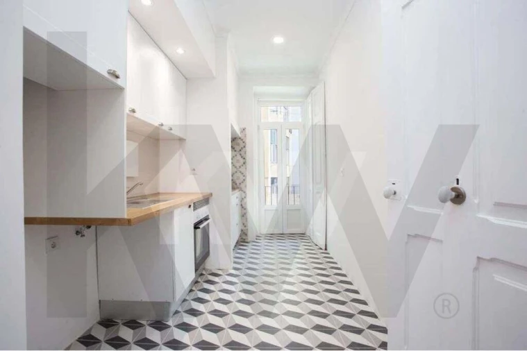 Apartamento T5 para Arrendamento em Santo António Foto 3