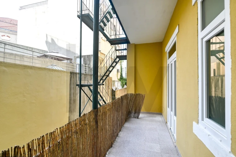 Apartamento T5 para Arrendamento em Santo António Foto 6