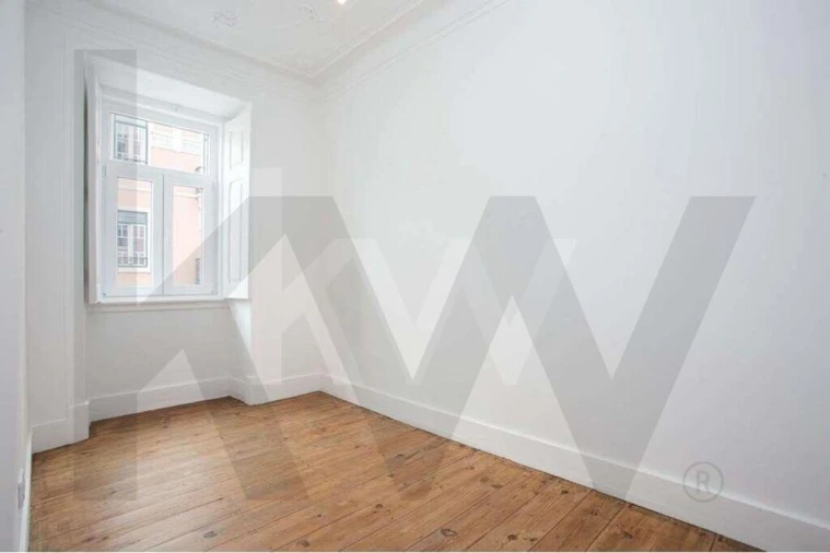 Apartamento T5 para Arrendamento em Santo António Foto 16