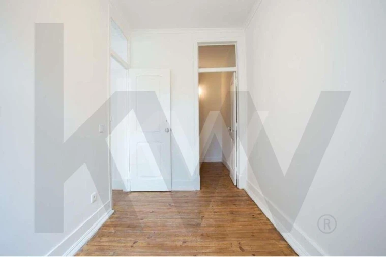 Apartamento T5 para Arrendamento em Santo António Foto 18