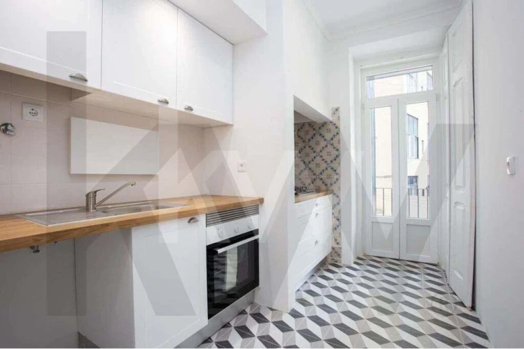 Apartamento T5 para Arrendamento em Santo António Foto 1