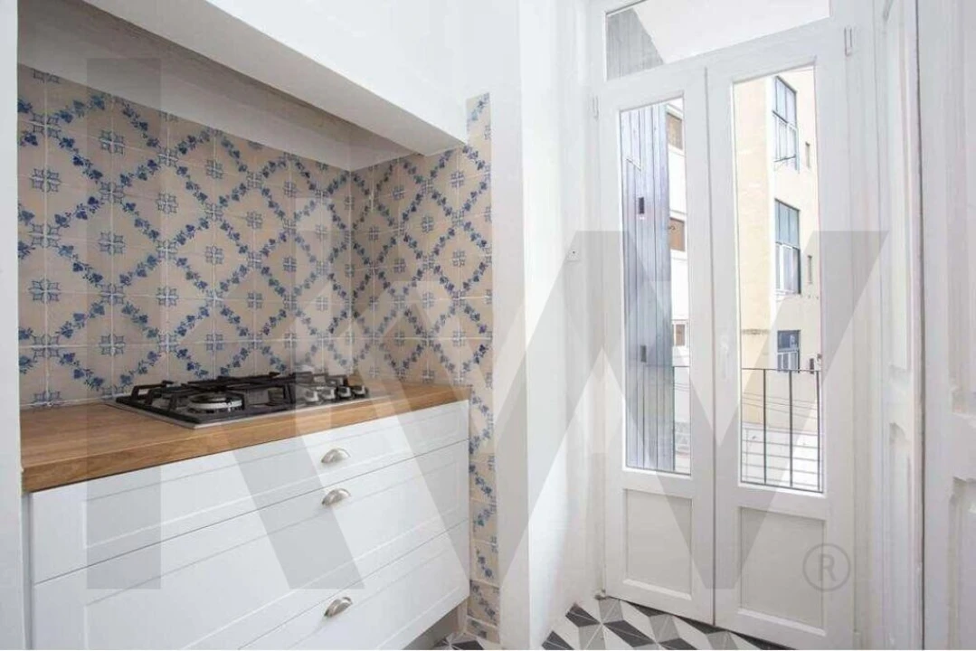 Apartamento T5 para Arrendamento em Santo António Foto 4