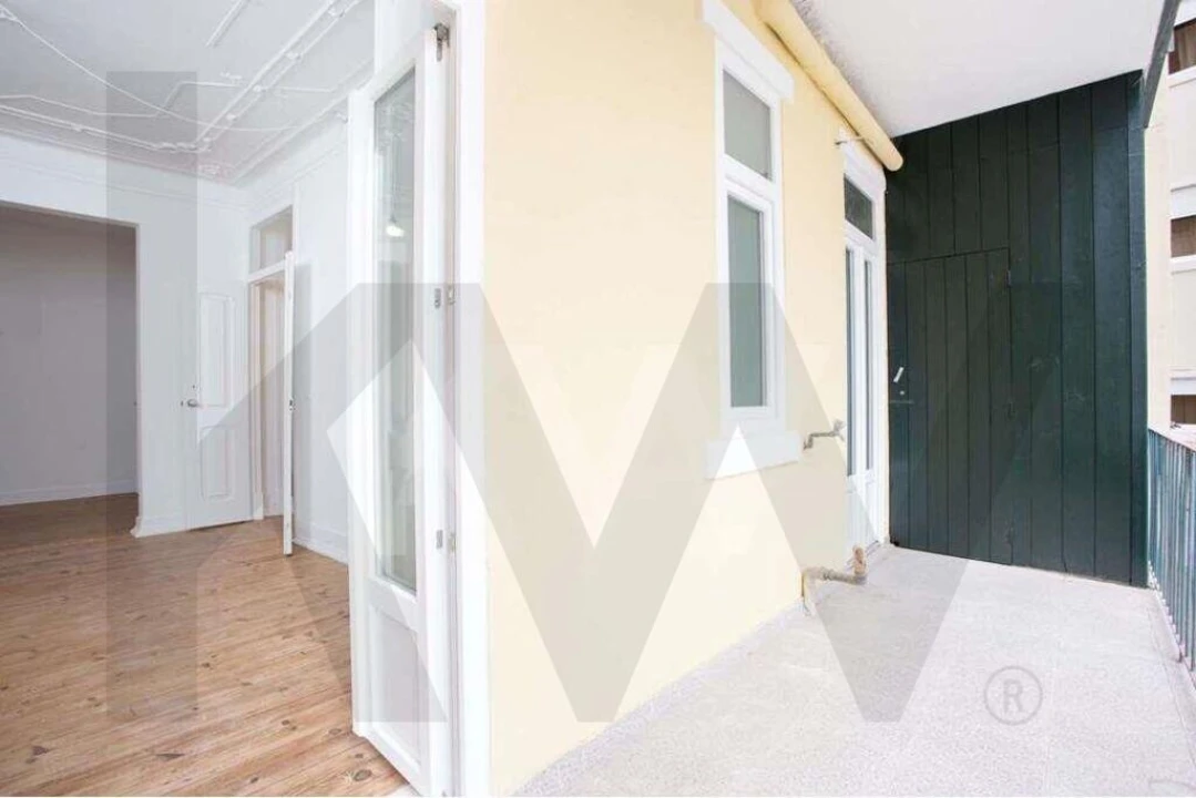 Apartamento T5 para Arrendamento em Santo António Foto 5