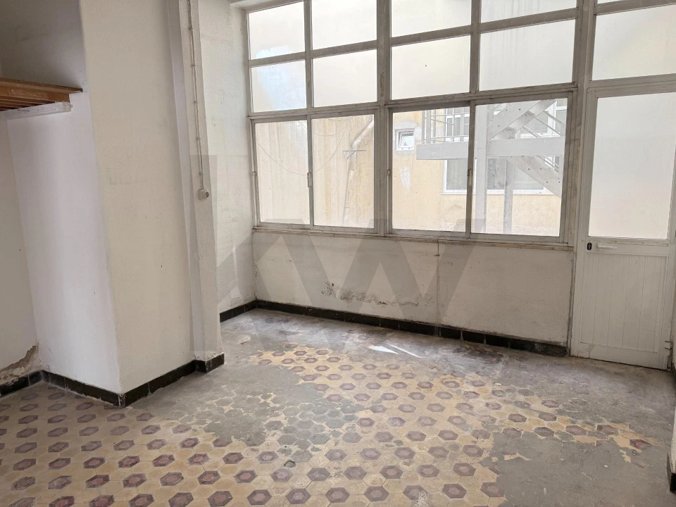 Loja para Arrendamento em Santo António Foto 1