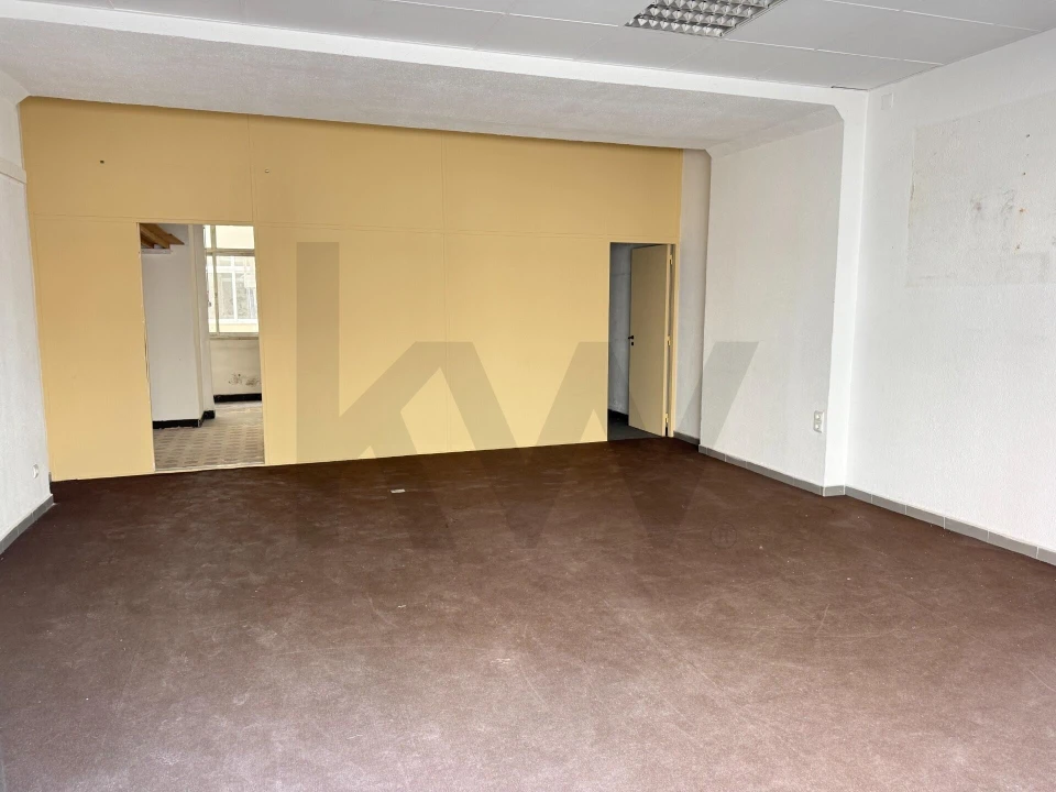 Loja para Arrendamento em Santo António Foto 5