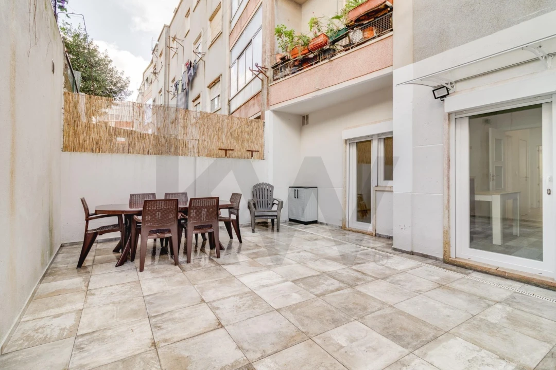 Apartamento T2 para Venda em Pontinha e Famões Foto 10