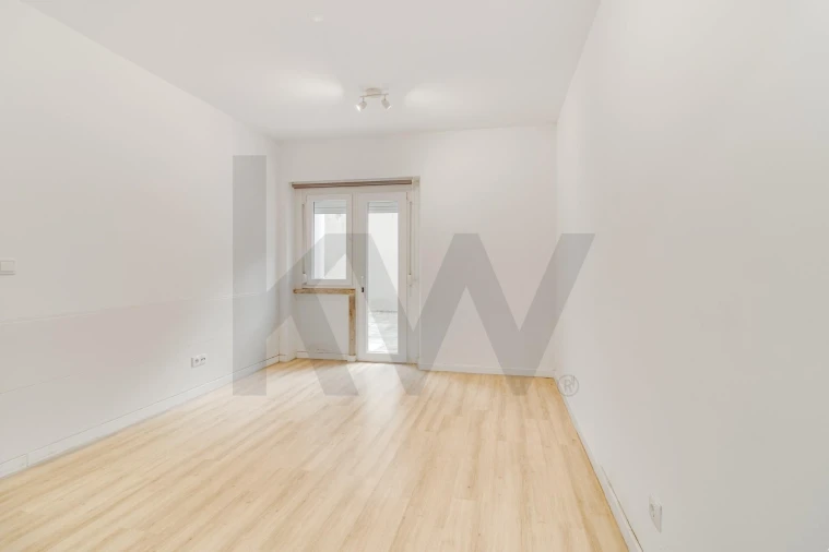 Apartamento T2 para Venda em Pontinha e Famões Foto 5