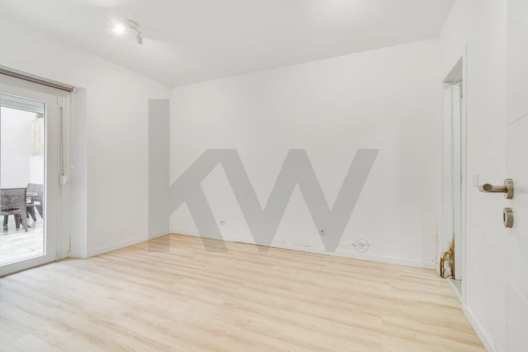 Apartamento T2 para Venda em Pontinha e Famões Foto 4