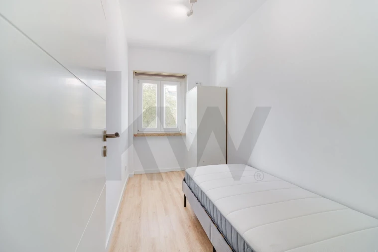 Apartamento T2 para Venda em Pontinha e Famões Foto 17