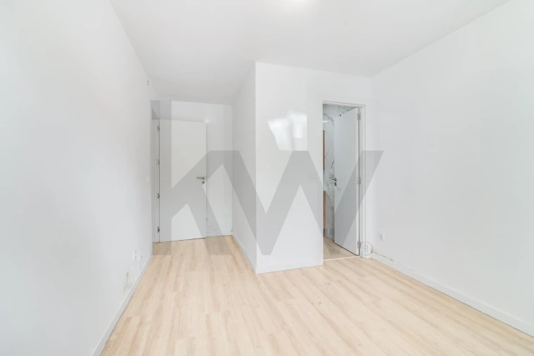 Apartamento T2 para Venda em Pontinha e Famões Foto 14