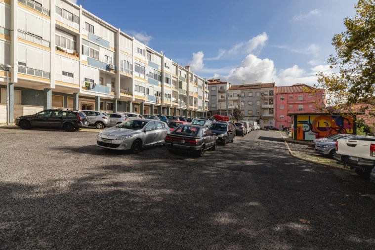 Apartamento T2 para Venda em Pontinha e Famões Foto 23