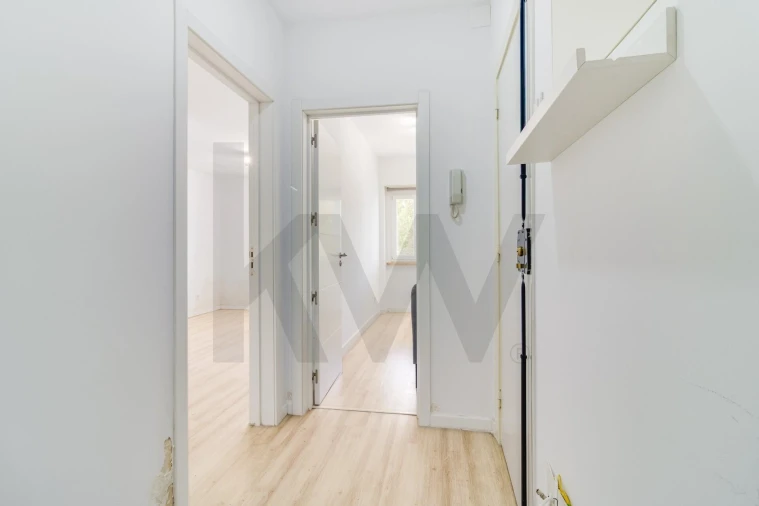 Apartamento T2 para Venda em Pontinha e Famões Foto 2