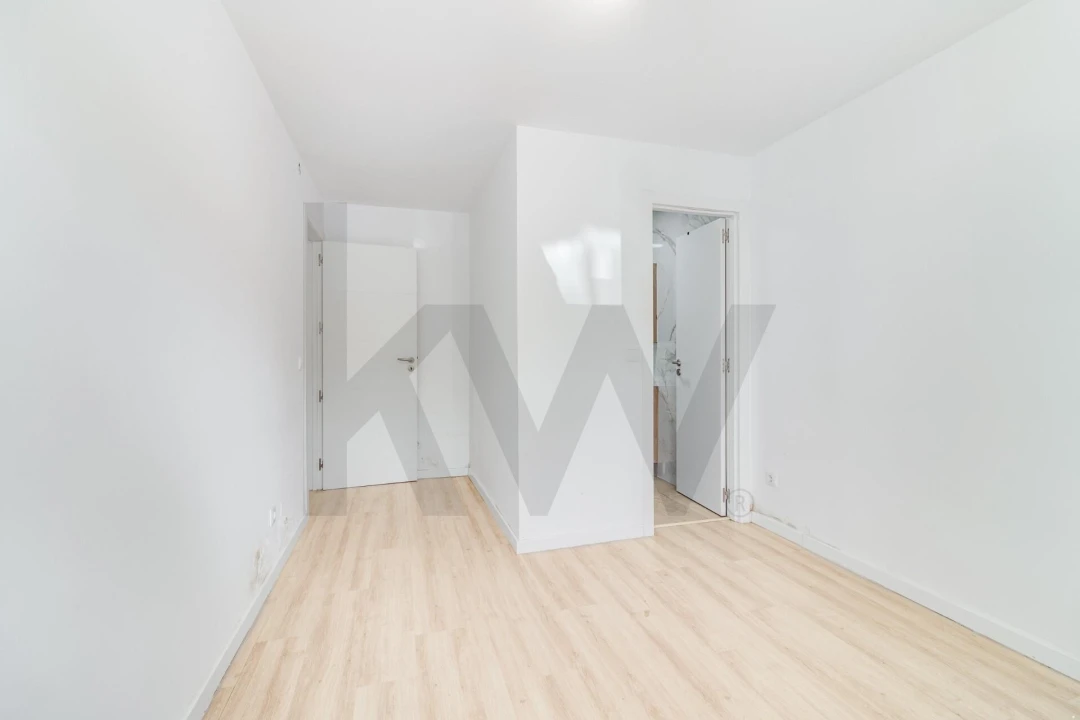 Apartamento T2 para Venda em Pontinha e Famões Foto 14