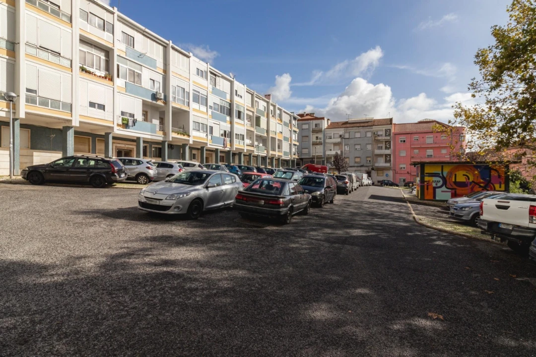 Apartamento T2 para Venda em Pontinha e Famões Foto 23