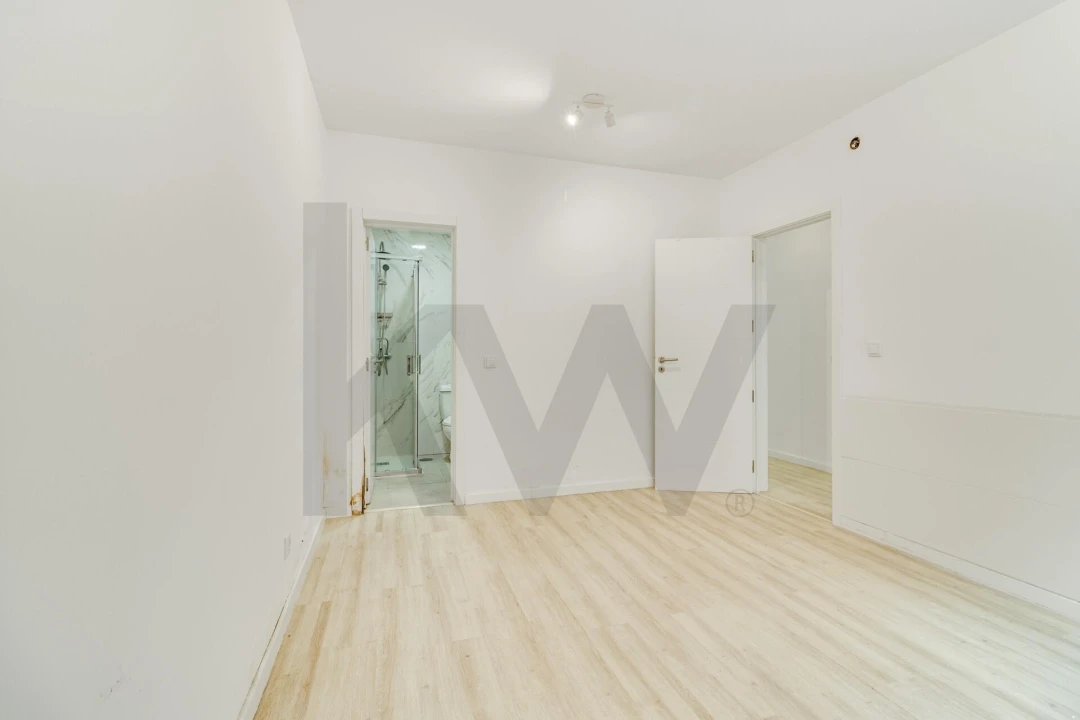 Apartamento T2 para Venda em Pontinha e Famões Foto 6