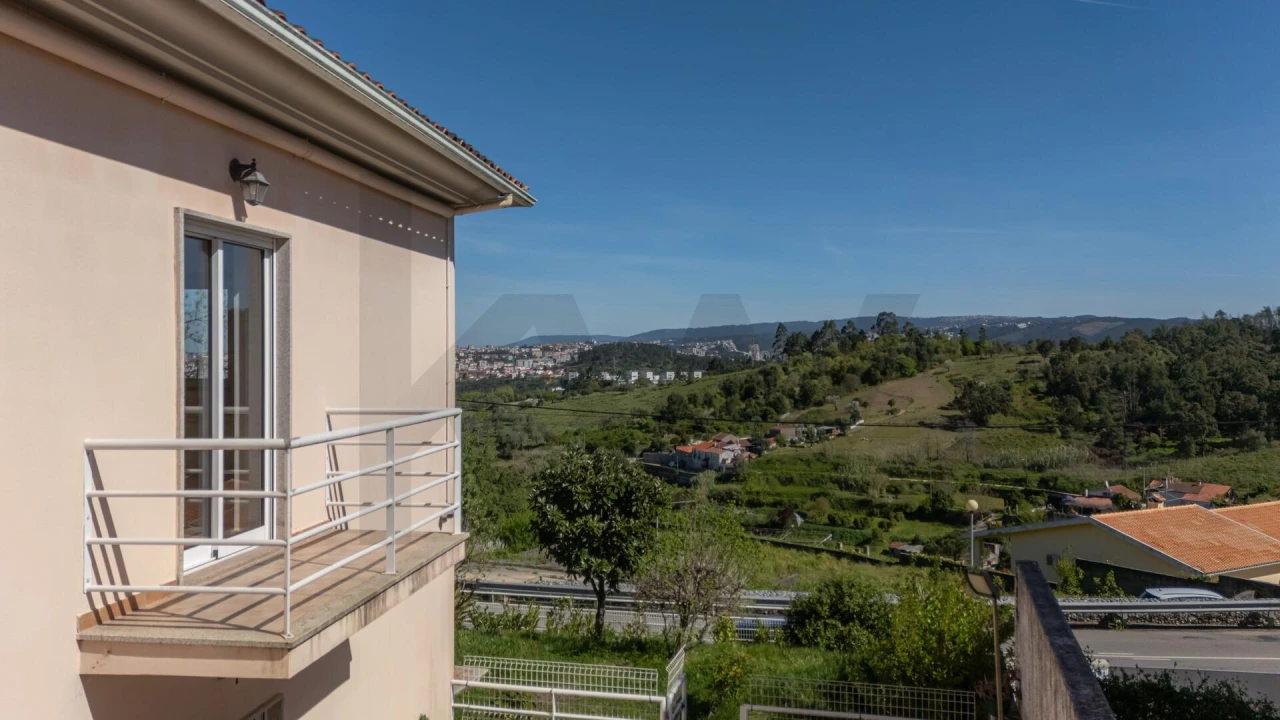 Moradia T5 para Venda em Eiras e São Paulo de Frades Foto 36