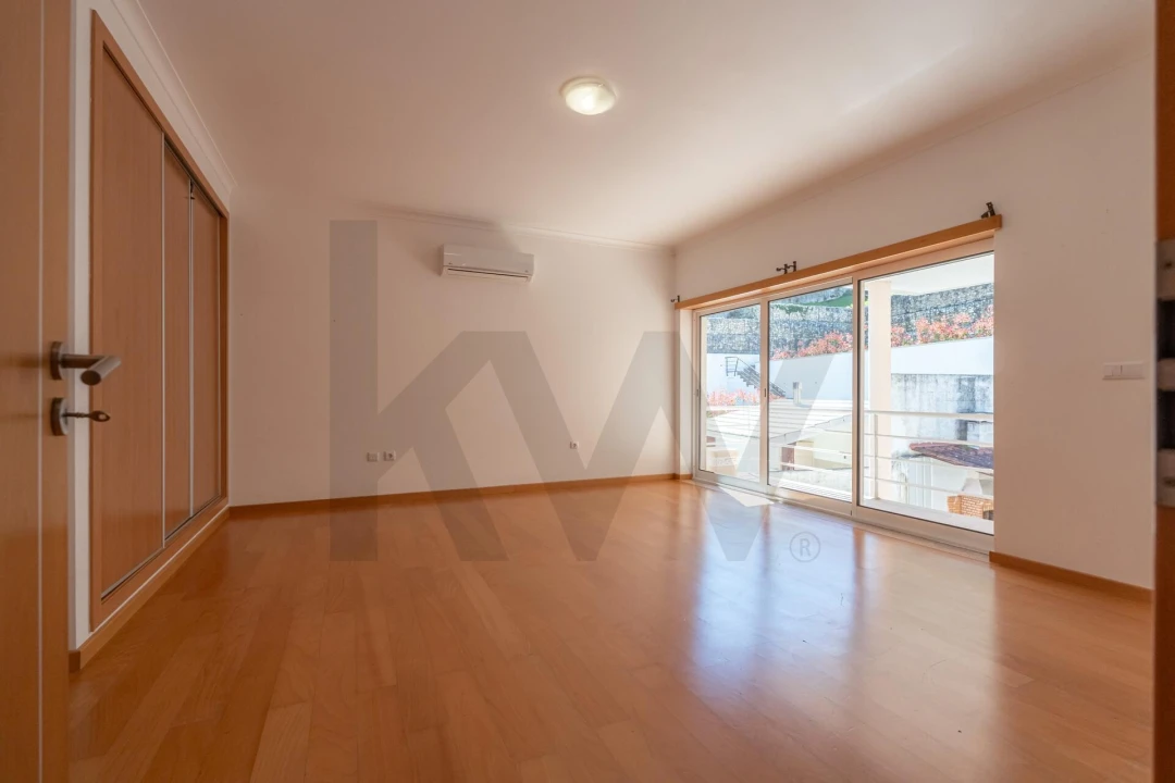 Moradia T5 para Venda em Eiras e São Paulo de Frades Foto 23