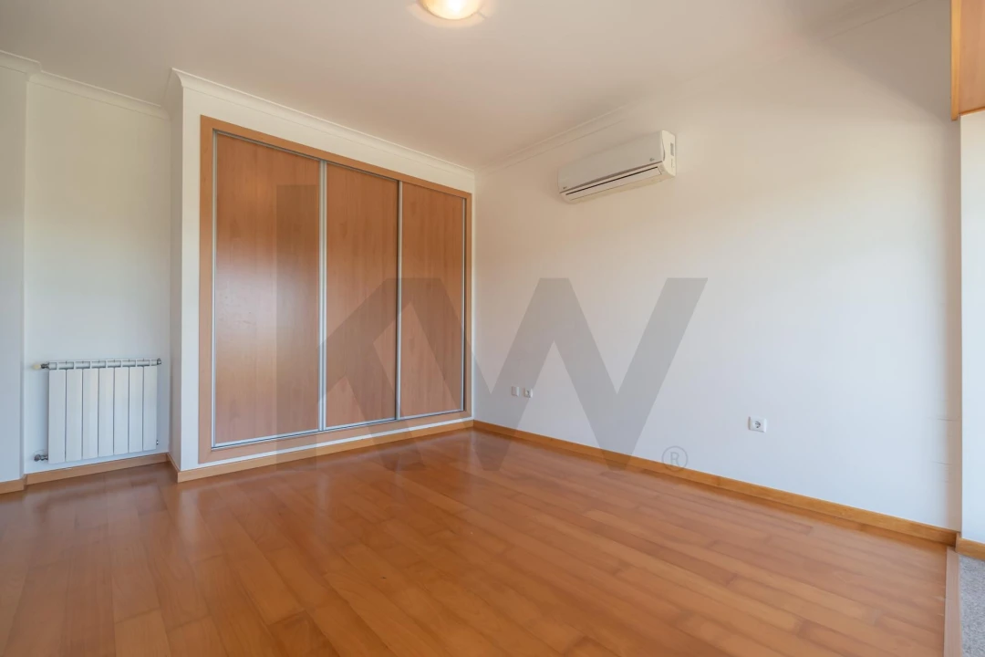 Moradia T5 para Venda em Eiras e São Paulo de Frades Foto 14