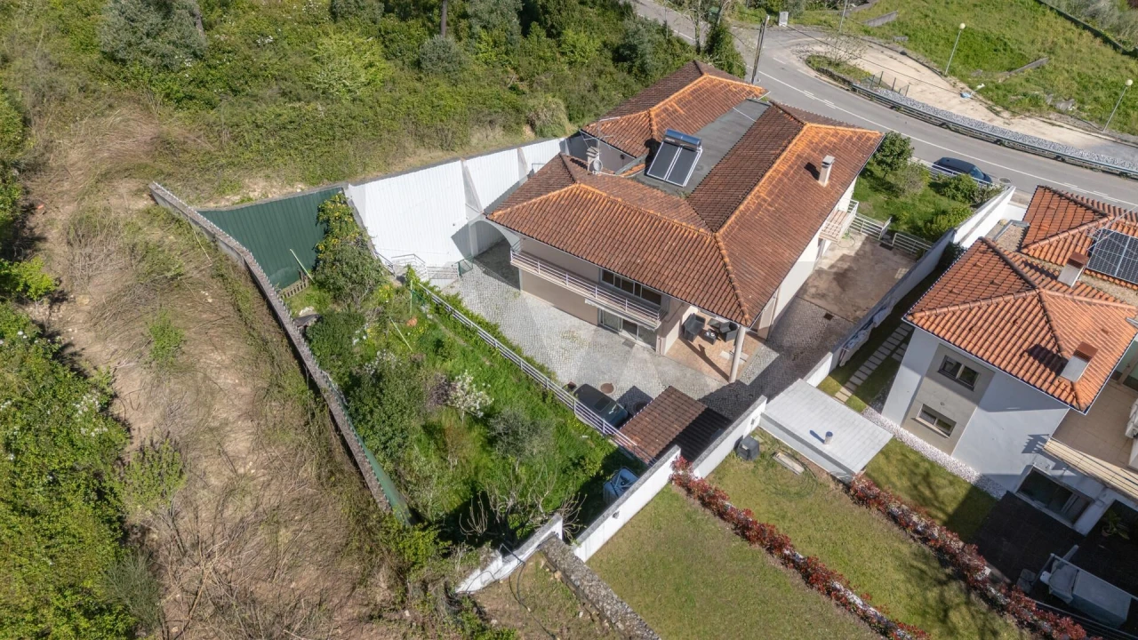 Moradia T5 para Venda em Eiras e São Paulo de Frades Foto 27