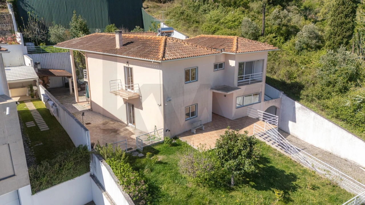 Moradia T5 para Venda em Eiras e São Paulo de Frades Foto 1