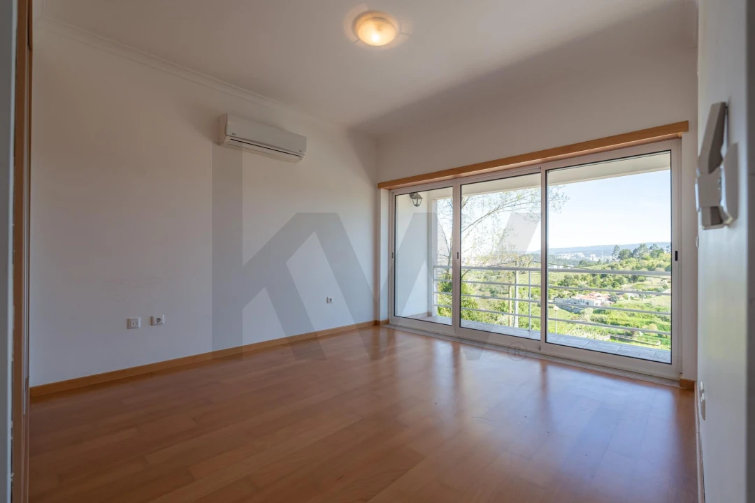 Moradia T5 para Venda em Eiras e São Paulo de Frades Foto 13