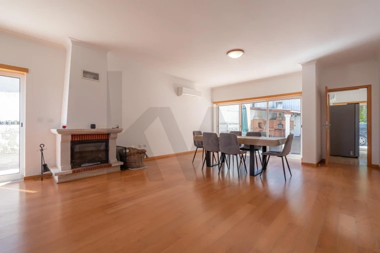 Moradia T5 para Venda em Eiras e São Paulo de Frades Foto 2