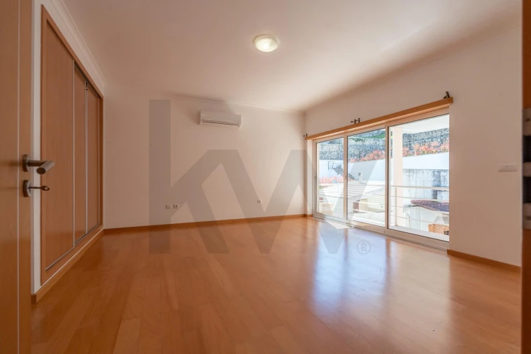 Moradia T5 para Venda em Eiras e São Paulo de Frades Foto 23