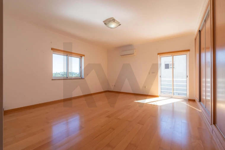 Moradia T5 para Venda em Eiras e São Paulo de Frades Foto 22