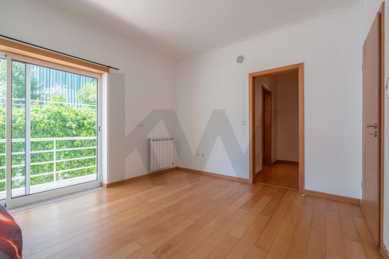 Moradia T5 para Venda em Eiras e São Paulo de Frades Foto 18